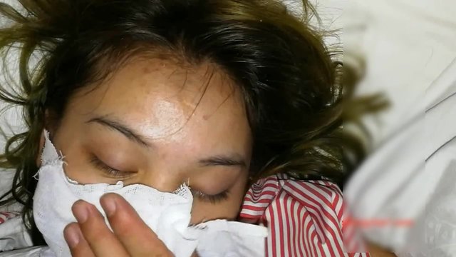 医院美女小护士遭遇恶魔同事灌醉下药带到酒店尽情玩