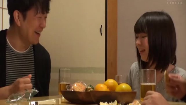 弟が側にいるのにオマ●コを濡らして感じていたので寝取ってやった_3